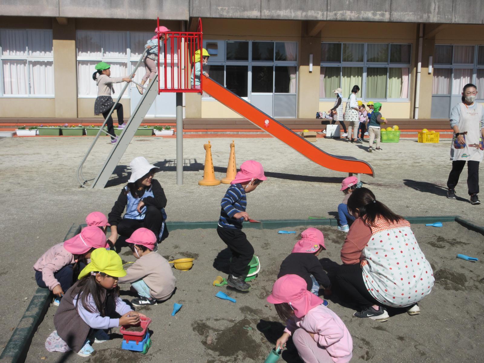 茎崎幼稚園砂遊び